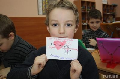«Якщо йдуть за ручку, то закохані»: другокласники розповідають, що таке любов