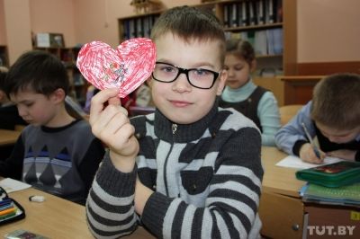 «Якщо йдуть за ручку, то закохані»: другокласники розповідають, що таке любов