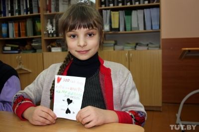 «Якщо йдуть за ручку, то закохані»: другокласники розповідають, що таке любов