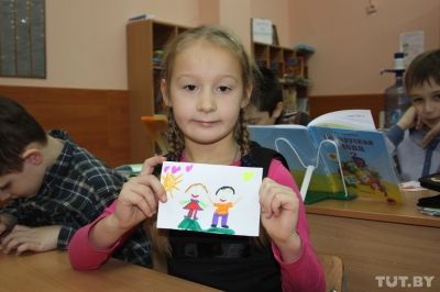 «Якщо йдуть за ручку, то закохані»: другокласники розповідають, що таке любов