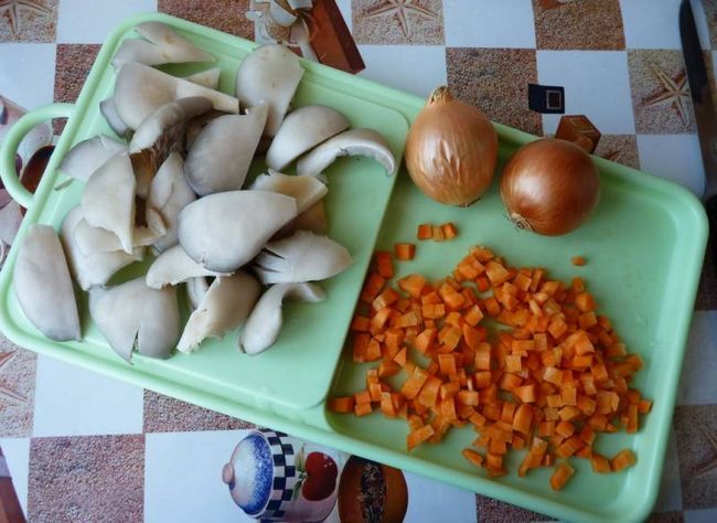 Грибна закуска - Гливи в часниковому соусі Грибна закуска - Гливи в часниковому соусі