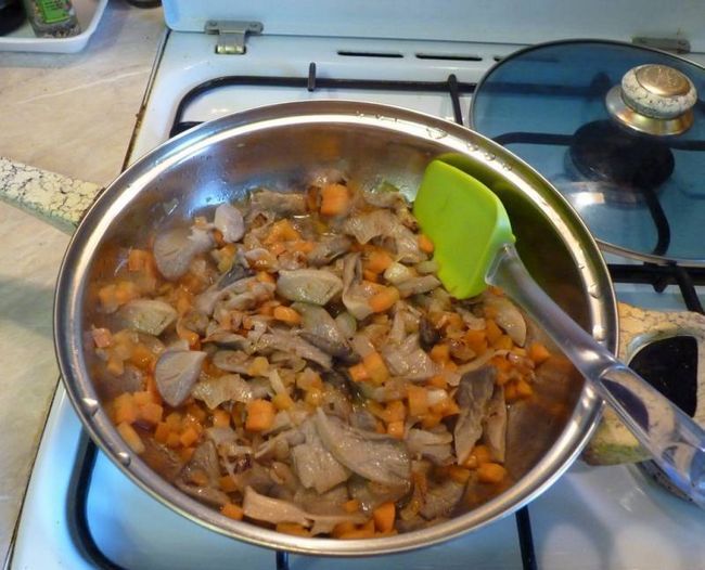 Грибна закуска - Гливи в часниковому соусі Грибна закуска - Гливи в часниковому соусі