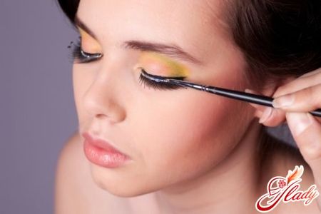 як малювати стрілки на очах олівцем як малювати стрілки на очах олівцем
