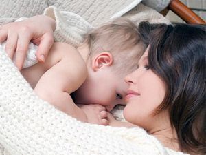 Молока багато годуючої мами