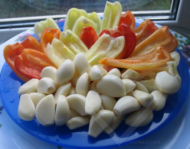 перець маринований з часником перець маринований з часником